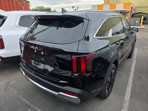 Used 2025 Kia Sorento S FWD image 7