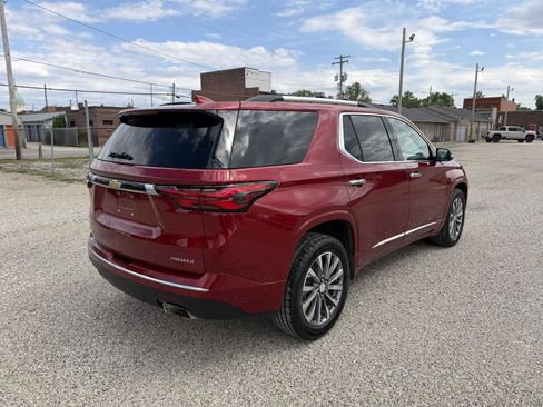 Used 2023 Chevrolet Traverse Premier FWD image 5