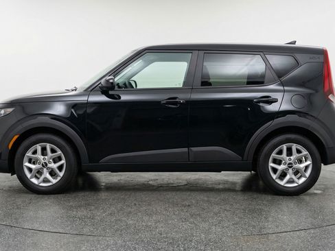 Used 2025 Kia Soul LX w/ LX Technology Package FWD image 5
