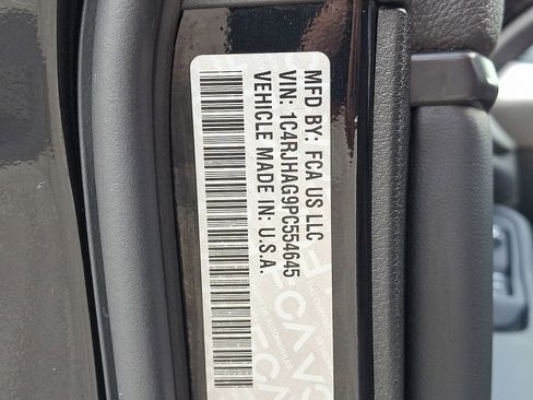 Used 2023 Jeep Grand Cherokee Altitude image 25