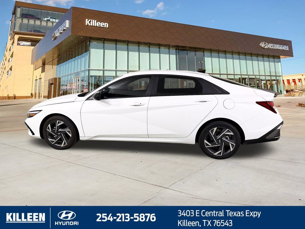 Used 2025 Hyundai Elantra Sport FWD image 5