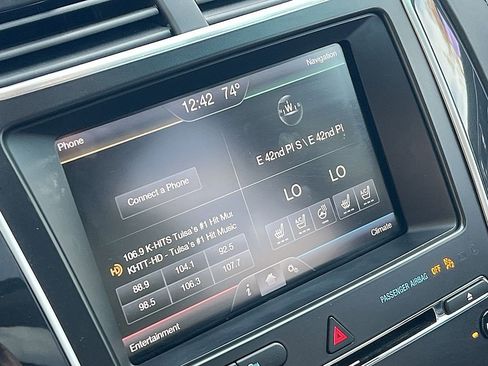 Used 2016 Ford Explorer Platinum image 17