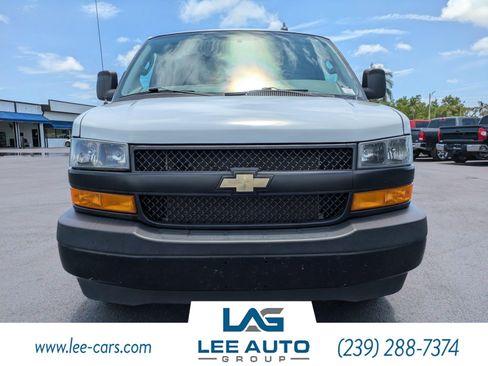 Used 2022 Chevrolet Express 3500 Extended w/ Driver Convenience Package RWD image 8