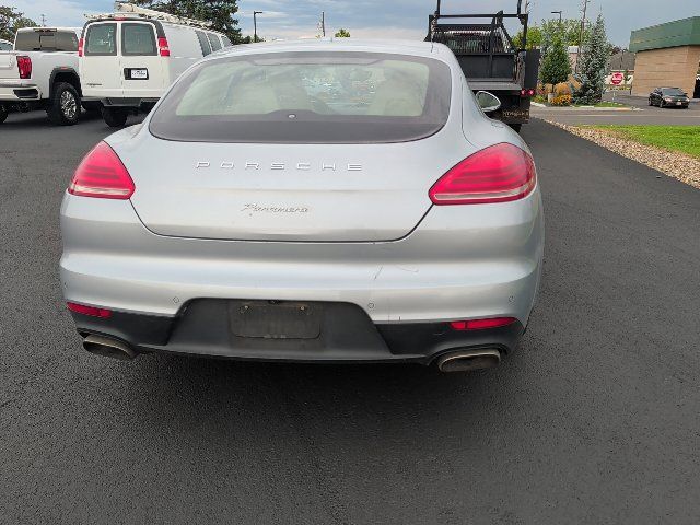 Used 2014 Porsche Panamera RWD image 17