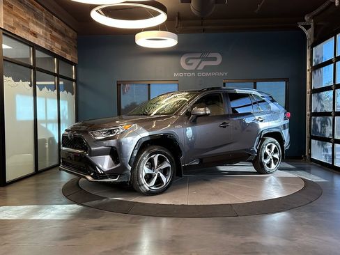 Used 2021 Toyota RAV4 SE w/ Weather & Moonroof Package AWD/4WD image 7