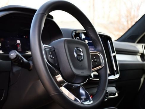 Certified 2025 Volvo XC40 B5 Plus image 11