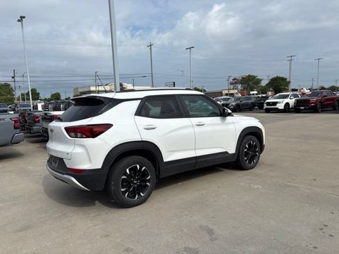 Used 2023 Chevrolet TrailBlazer LT FWD image 3