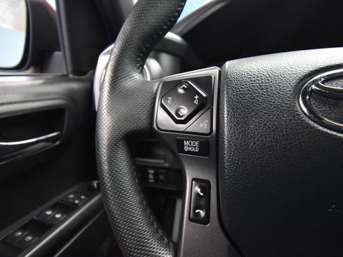 Used 2019 Toyota Tacoma TRD Off-Road AWD/4WD image 11