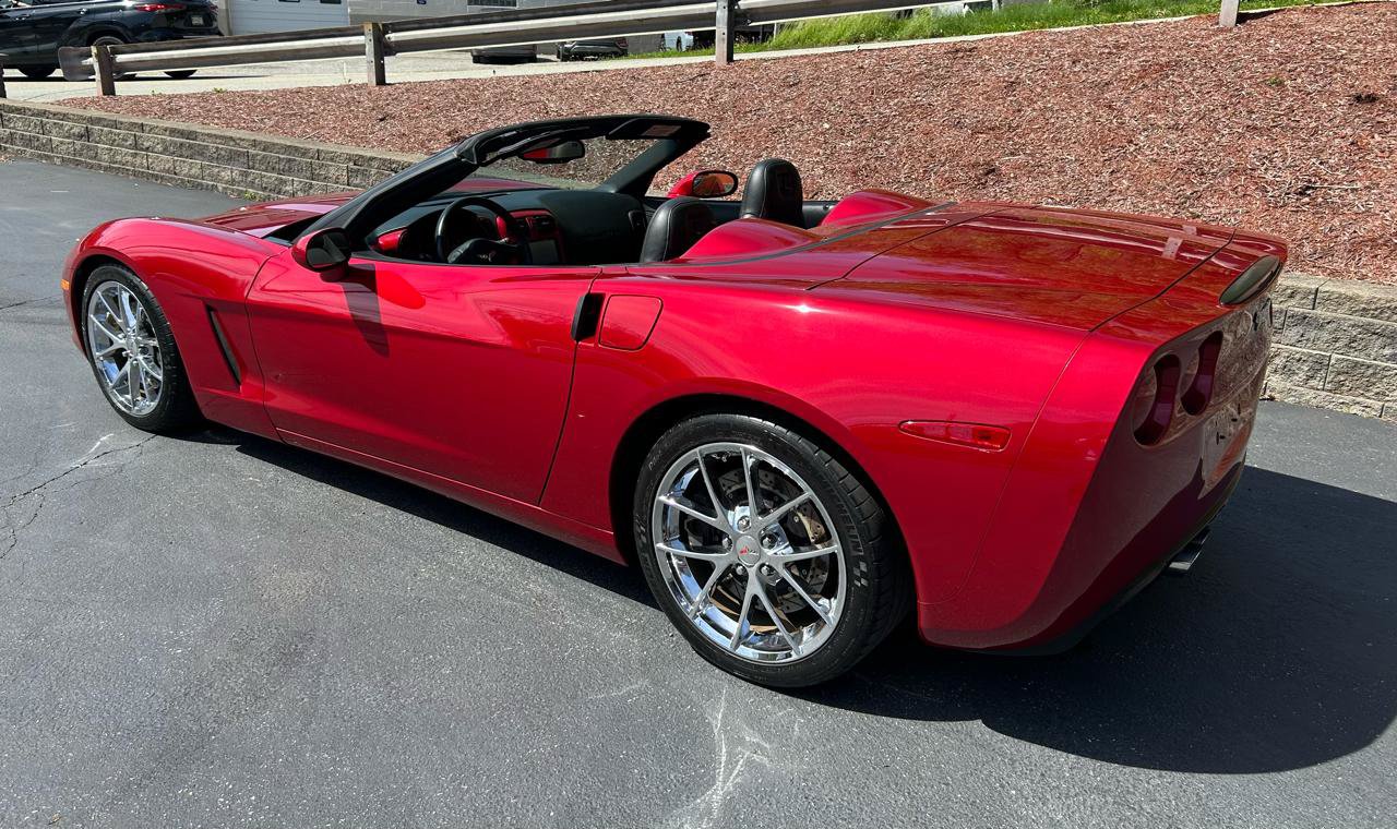 Used 2005 Chevrolet Corvette Convertible w/ Preferred Equipment Group RWD image 7