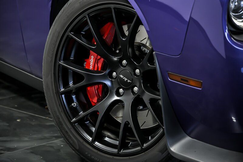 Used 2016 Dodge Challenger SRT Hellcat RWD image 3