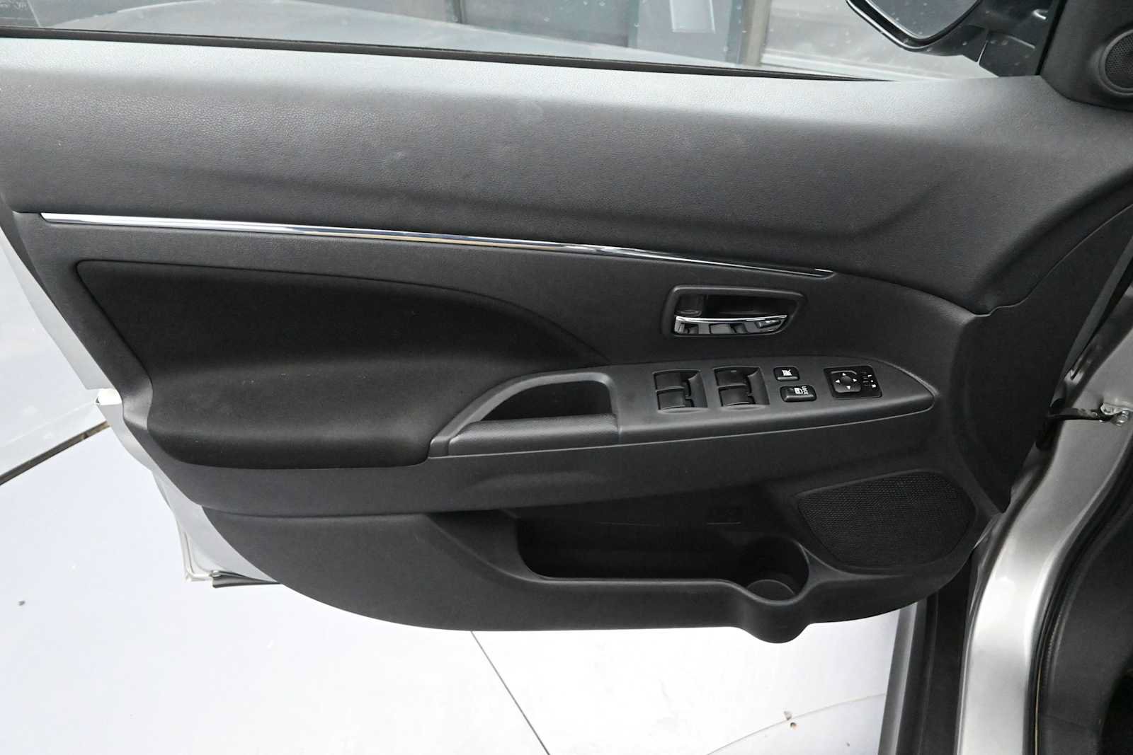 Used 2025 Mitsubishi Outlander Sport ES AWD/4WD image 11