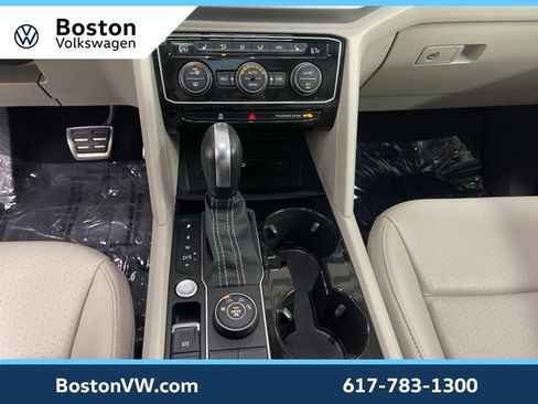 Certified 2022 Volkswagen Atlas SEL R-Line image 24