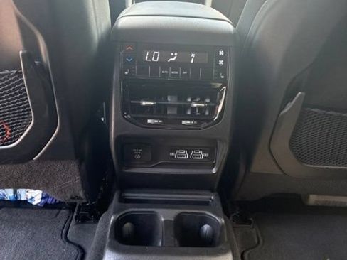 Used 2024 Jeep Grand Cherokee L Limited w/ Luxury Tech Group II AWD/4WD image 8