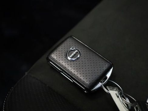 Used 2017 Volvo XC90 T5 R-Design image 31