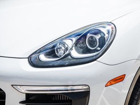 Used 2015 Porsche Cayenne S AWD/4WD image 44