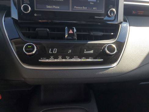 Used 2022 Toyota Corolla LE image 27