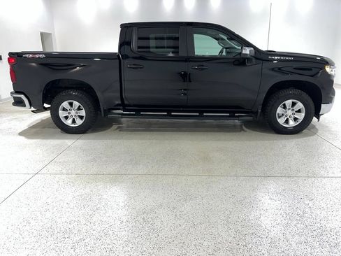 Used 2024 Chevrolet Silverado 1500 LT w/ Leather Package AWD/4WD image 6