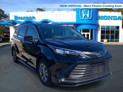 Used 2025 Toyota Sienna XLE