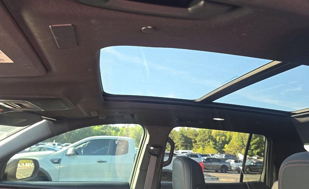Used 2024 Chevrolet Traverse RS FWD image 3