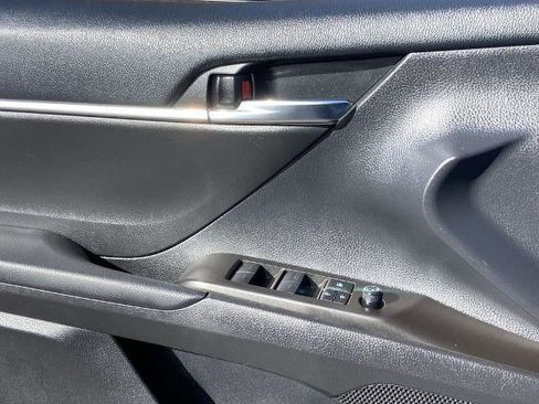 Used 2022 Toyota Camry SE image 17