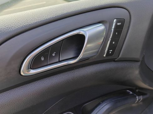 Used 2013 Porsche Cayenne Diesel AWD/4WD image 16