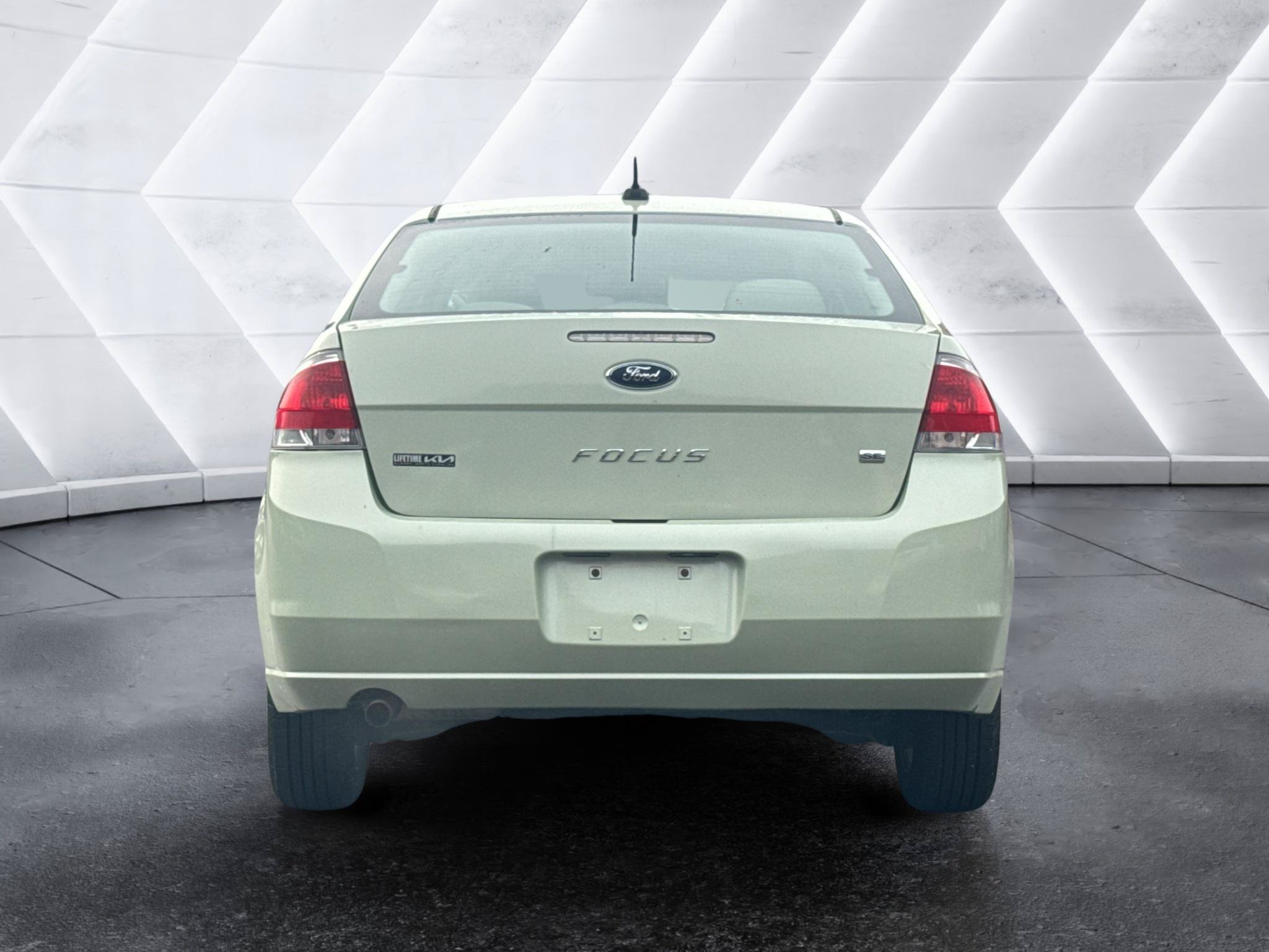 Used 2011 Ford Focus SE w/ 201A Rapid Spec Order Code FWD image 6