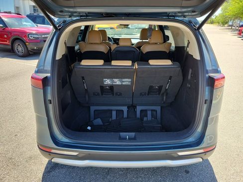 Used 2023 Kia Carnival EX FWD image 9