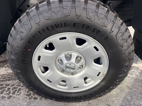 Used 2019 Nissan Titan SV image 21