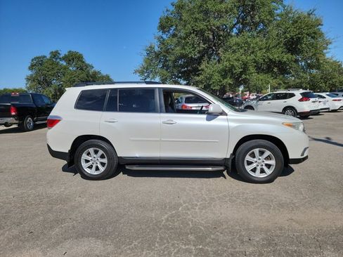 Used 2013 Toyota Highlander SE FWD image 4