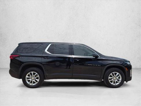Used 2022 Chevrolet Traverse LS FWD image 4