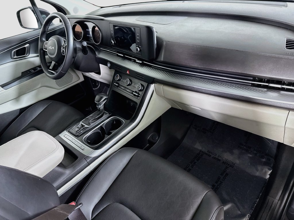 Used 2022 Kia Carnival LX FWD image 33