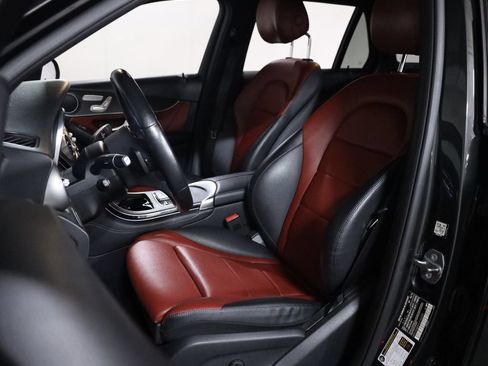 Used 2020 Mercedes-Benz GLC 300 4MATIC image 29