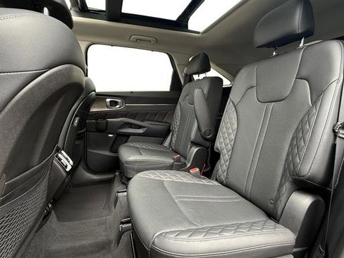 Used 2023 Kia Sorento SX AWD/4WD image 16