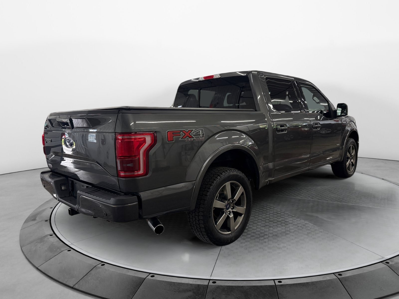 Used 2017 Ford F150 Lariat w/ Equipment Group 502A Luxury AWD/4WD image 4