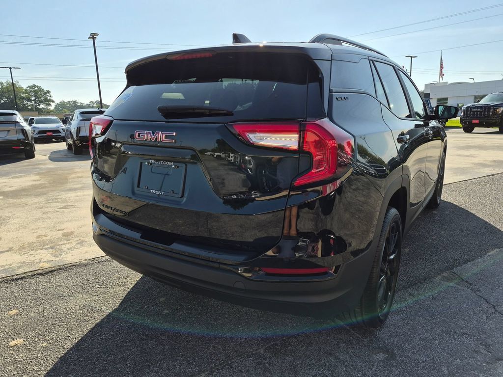 Used 2024 GMC Terrain SLE w/ Elevation Edition FWD image 4