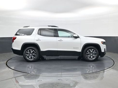Used 2023 GMC Acadia SLT image 4