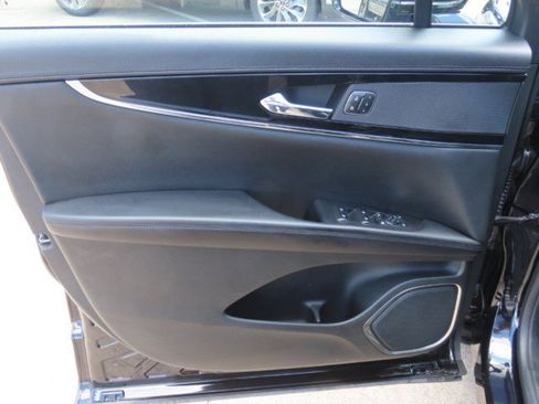 Used 2023 Lincoln Nautilus FWD w/ Premium Package image 23