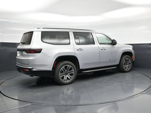Used 2025 Jeep Wagoneer Series II AWD/4WD image 27