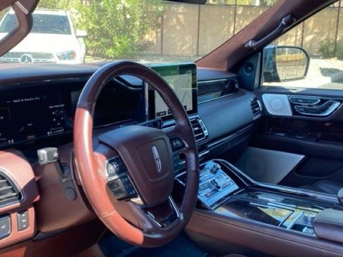 Used 2021 Lincoln Navigator Black Label w/ Cargo Convenience Package image 11
