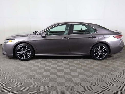 Used 2018 Toyota Camry SE image 14