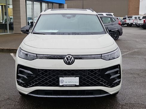 New 2026 Volkswagen Tiguan SE R-Line image 2