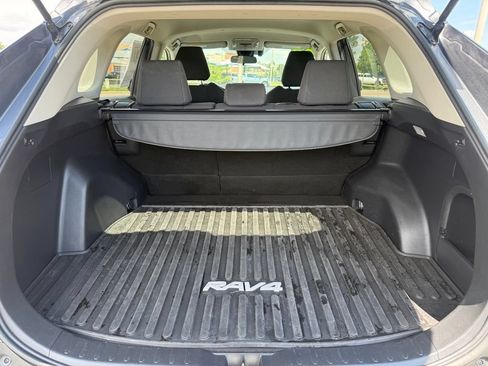 Used 2020 Toyota RAV4 LE w/ Carpet Mat Package AWD/4WD image 24