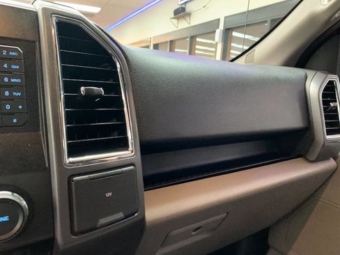 Used 2015 Ford F150 XLT image 13