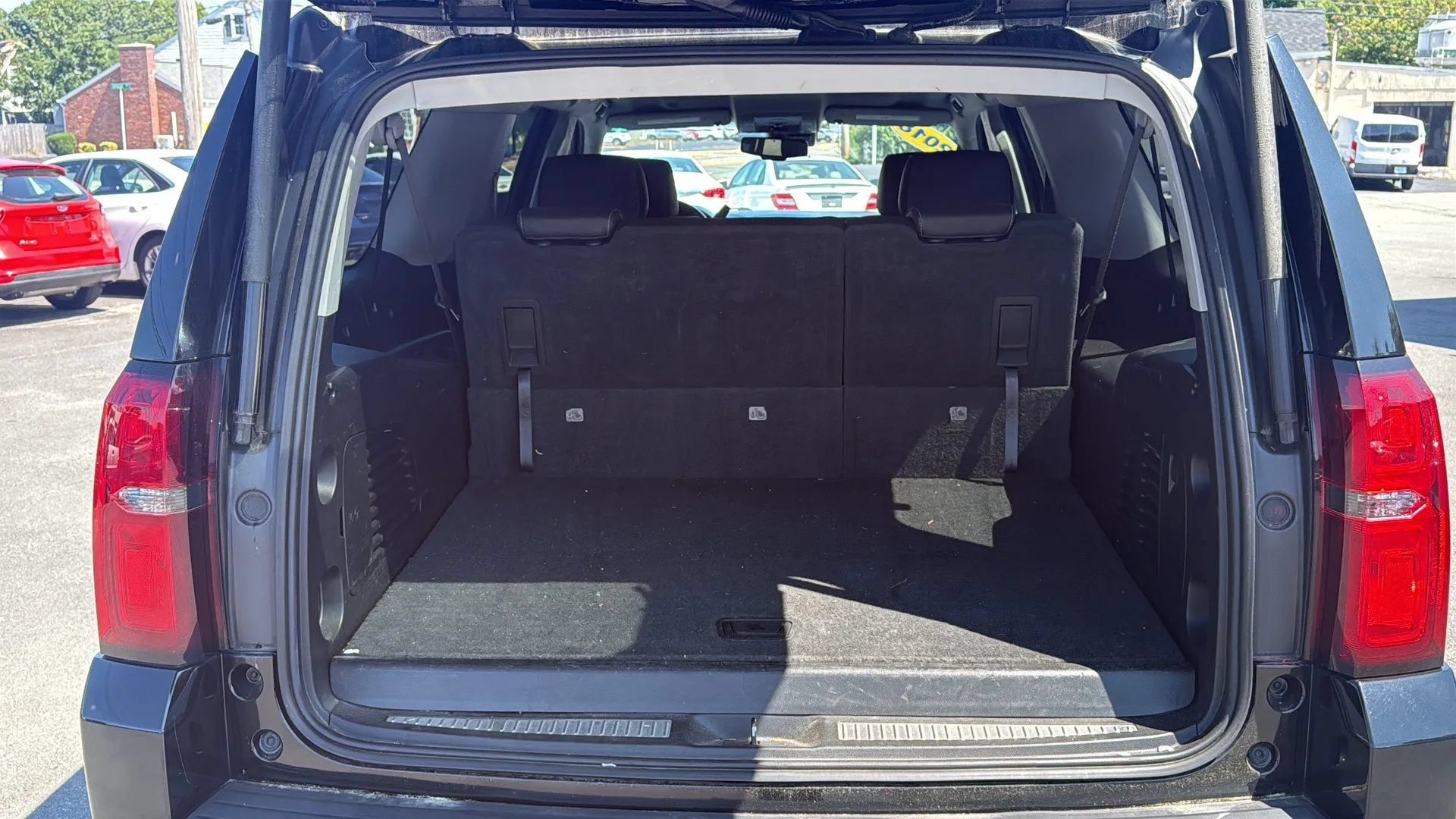Used 2018 Chevrolet Suburban LT AWD/4WD image 10