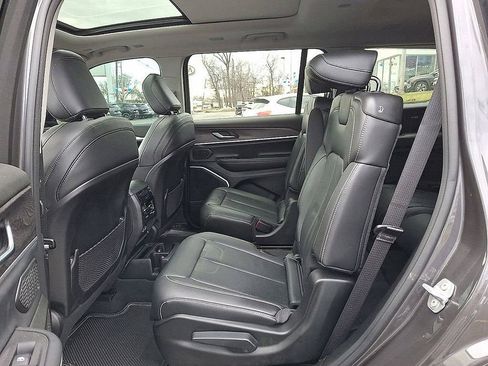 Used 2022 Jeep Grand Cherokee L Limited w/ Black Appearance Package AWD/4WD image 11