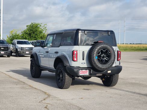 New 2026 Ford Bronco Badlands w/ Black Appearance Package AWD/4WD image 3