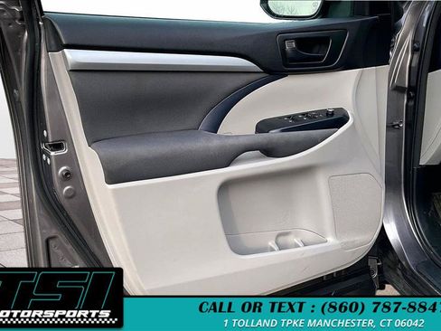 Used 2016 Toyota Highlander LE AWD/4WD image 22
