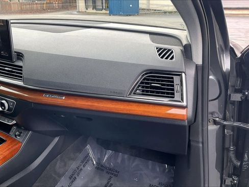 Used 2023 Audi Q5 2.0T Premium w/ Convenience Package image 19