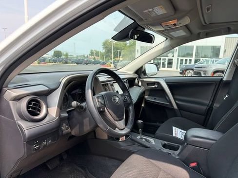 Used 2018 Toyota RAV4 XLE AWD/4WD image 16