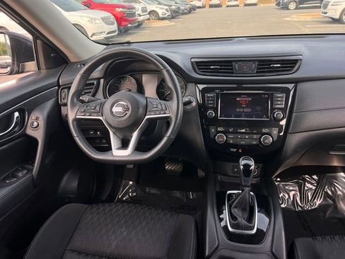 Used 2018 Nissan Rogue SV FWD image 16